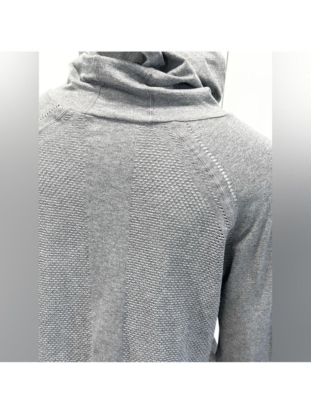 Fabletics Anna Seamless Hoodie NWT Long Sleeve Top Open Ventilation Size Large - Picture 10 of 16